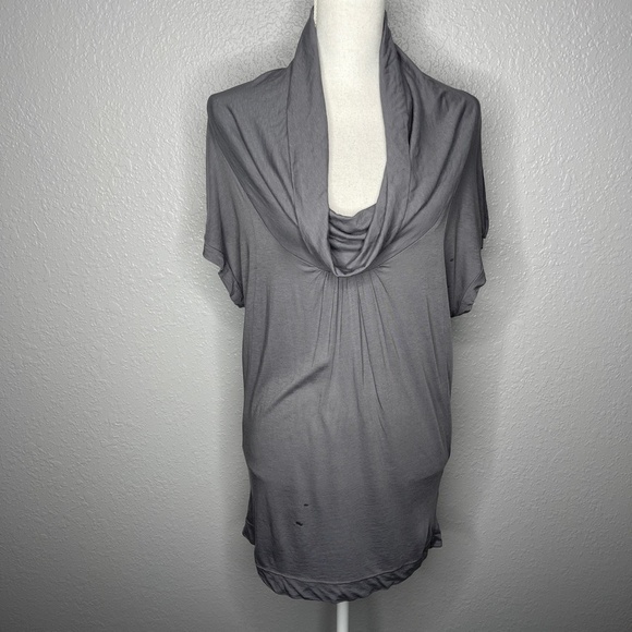 Grey top‎ with scoop neck - Picture 2 of 7